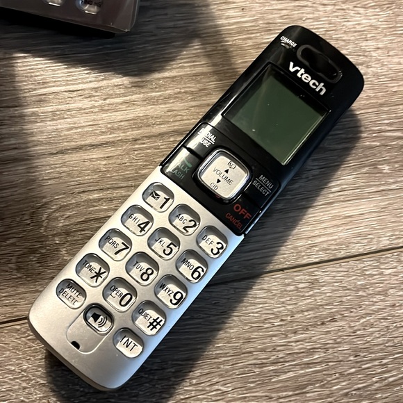 AT&T Cordless 2 Handset Phone System - $18 - Picture 2 of 4